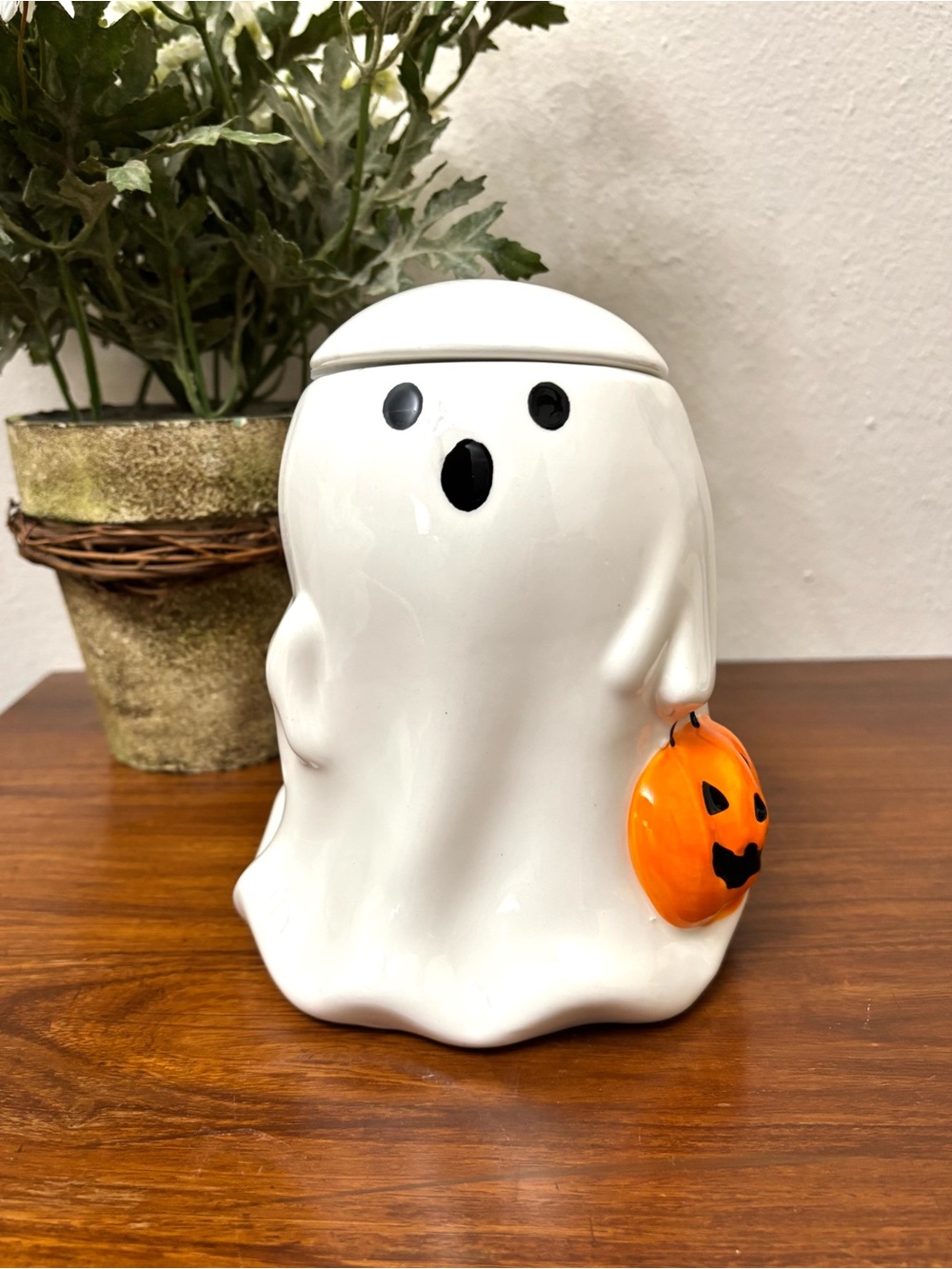 HALLOWEEN CERAMIC GHOST COOKIE JAR WITH PUMPKIN WHITE ADORABLE TABLETOP DECOR